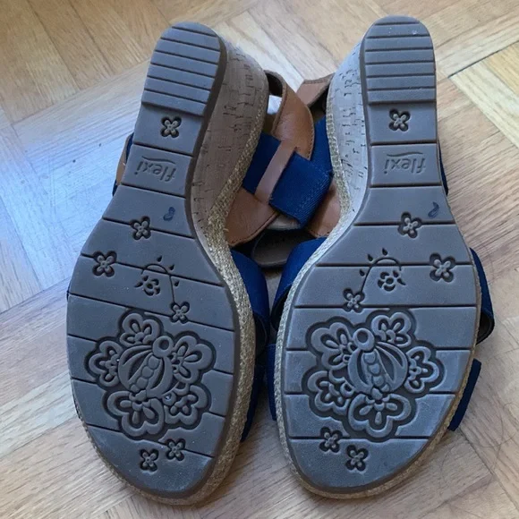 Flexi 🩴 - Picture 5 of 5